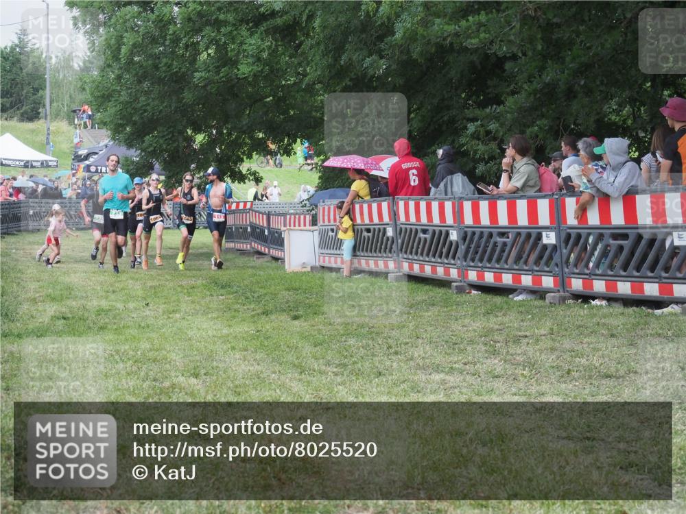 21.06.2025 - 27. Vierlanden-Triathlon KatJ http://msf.ph/oto/8025520 15.06.2025 13:28:18 Ziel 113, 733, 751, 828, 1062, 1063, 1064 meine-sportfotos.de