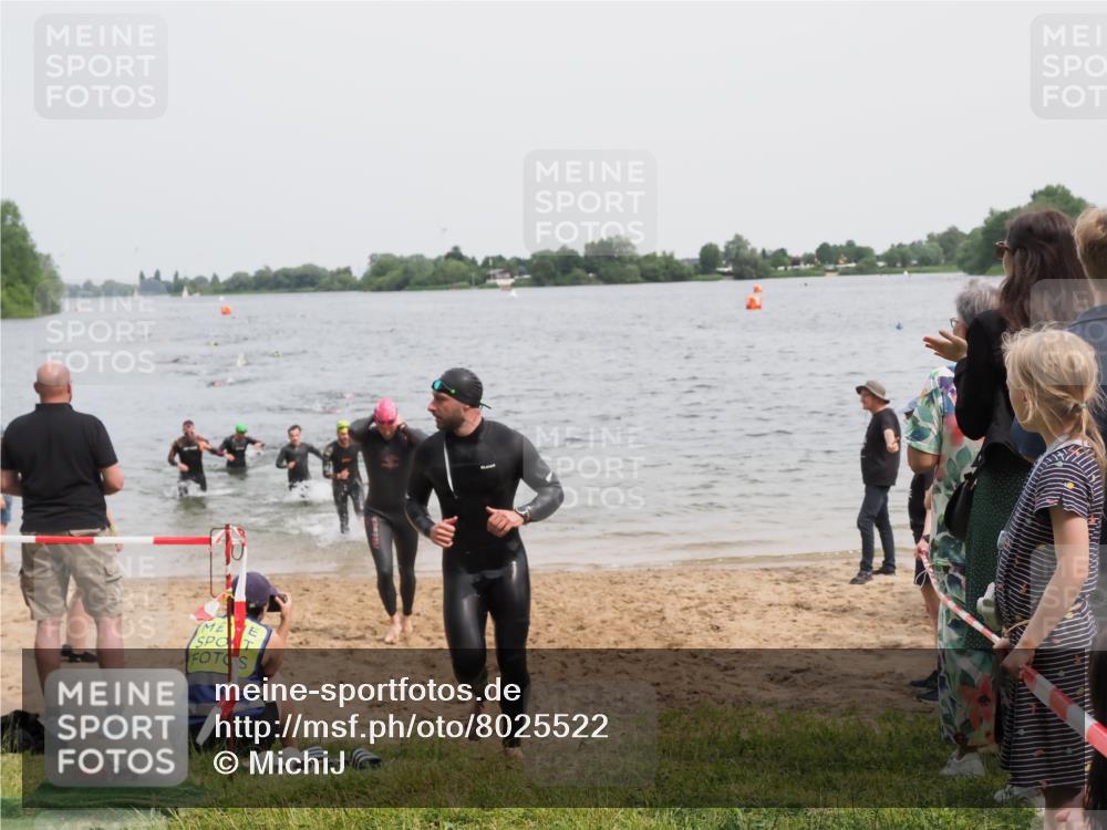 21.06.2025 - 27. Vierlanden-Triathlon MichiJ http://msf.ph/oto/8025522 15.06.2026 10:56:47 Schwimmen 642, 651, 685, 688, 691, 755 meine-sportfotos.de