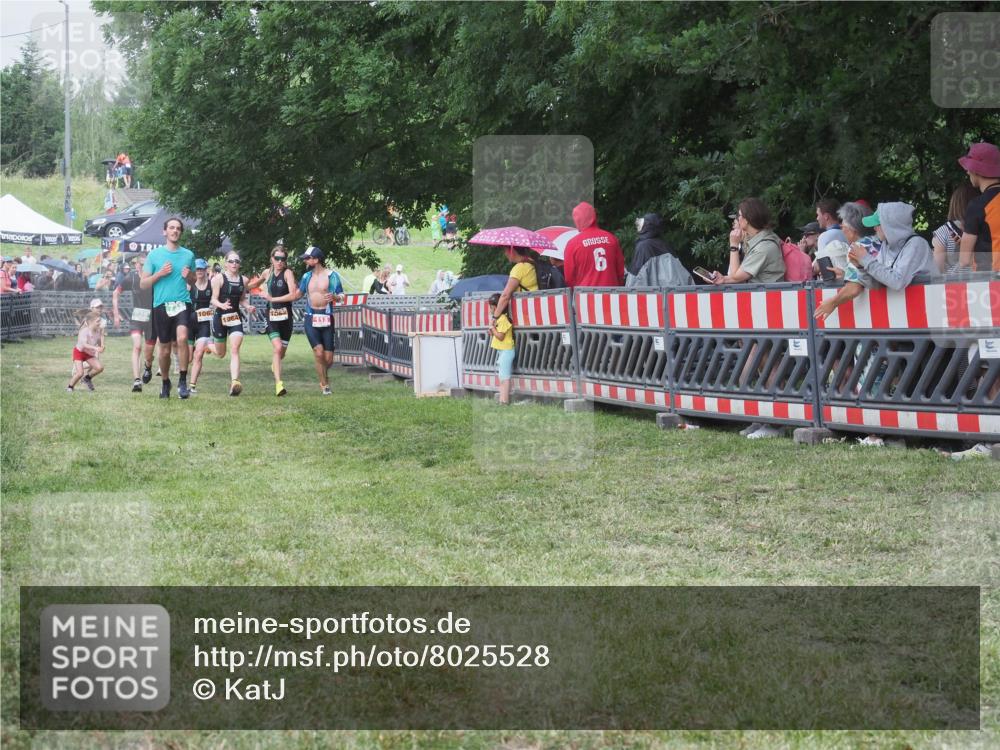 21.06.2025 - 27. Vierlanden-Triathlon KatJ http://msf.ph/oto/8025528 15.06.2025 13:28:18 Ziel 113, 733, 751, 828, 1062, 1063, 1064 meine-sportfotos.de