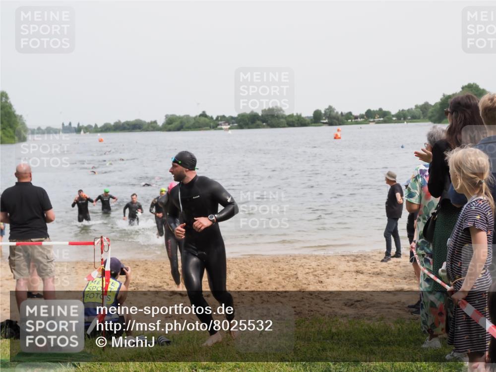 21.06.2025 - 27. Vierlanden-Triathlon MichiJ http://msf.ph/oto/8025532 15.06.2026 10:56:48 Schwimmen 642, 651, 685, 688, 691, 755 meine-sportfotos.de