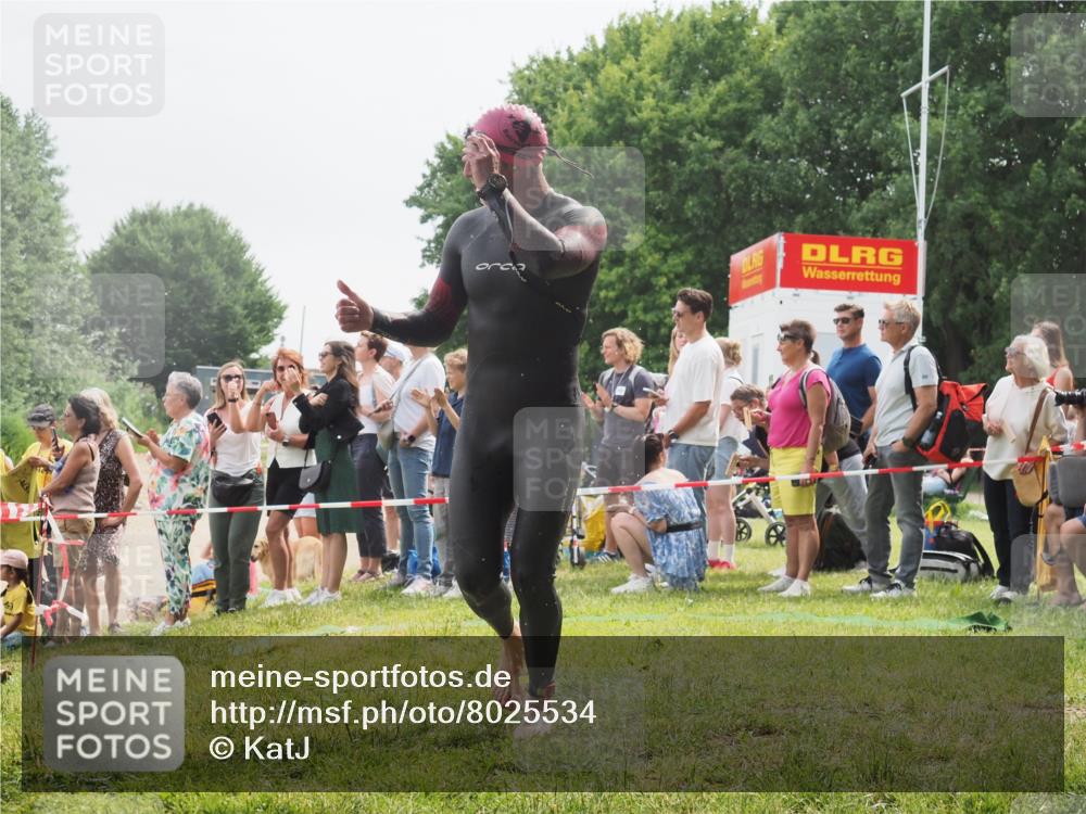 15.06.2025 - 27. Vierlanden-Triathlon KatJ http://msf.ph/oto/8025534 15.06.2025 10:58:37 Schwimmen 636, 643, 667, 684, 732, 741, 747 meine-sportfotos.de