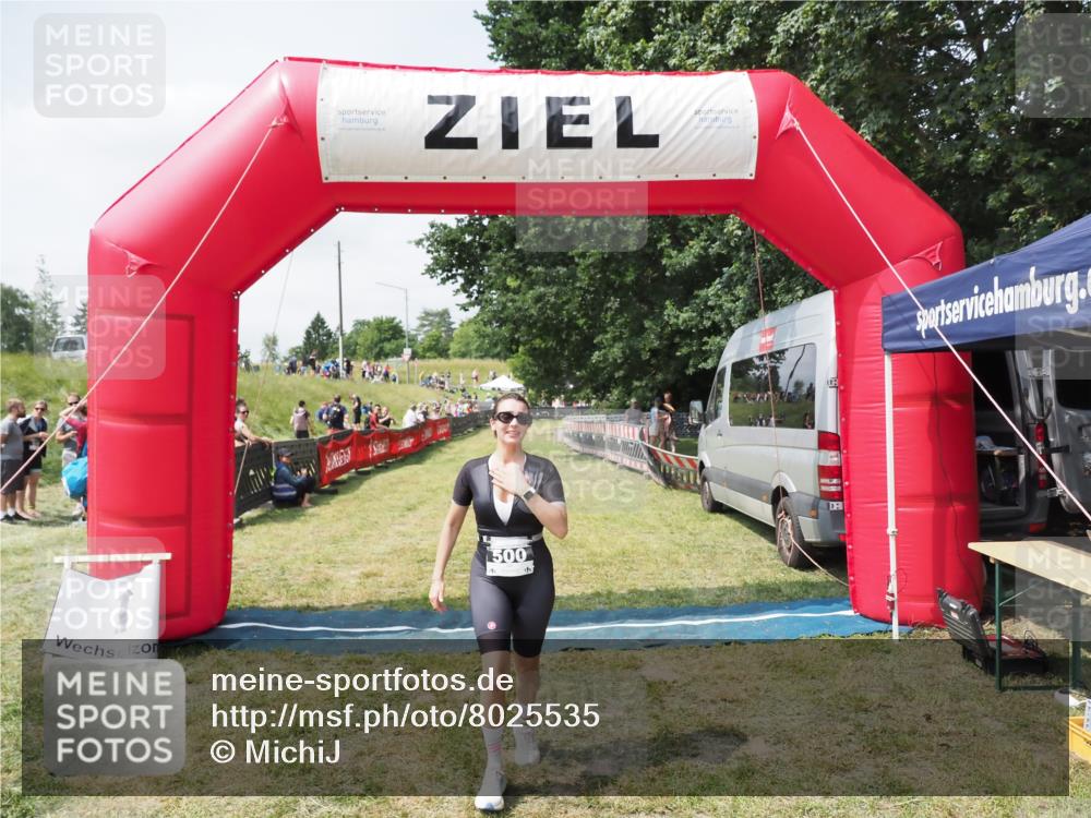 21.06.2025 - 27. Vierlanden-Triathlon MichiJ http://msf.ph/oto/8025535 15.06.2026 11:55:22 Ziel 500 meine-sportfotos.de