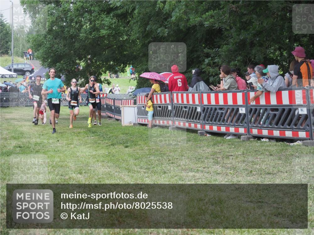 21.06.2025 - 27. Vierlanden-Triathlon KatJ http://msf.ph/oto/8025538 15.06.2025 13:28:18 Ziel 113, 733, 751, 828, 1062, 1063, 1064 meine-sportfotos.de