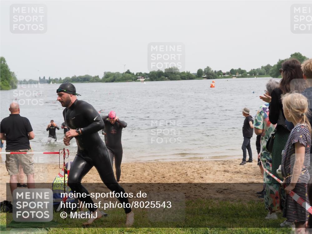 21.06.2025 - 27. Vierlanden-Triathlon MichiJ http://msf.ph/oto/8025543 15.06.2026 10:56:48 Schwimmen 642, 651, 685, 688, 691, 755 meine-sportfotos.de