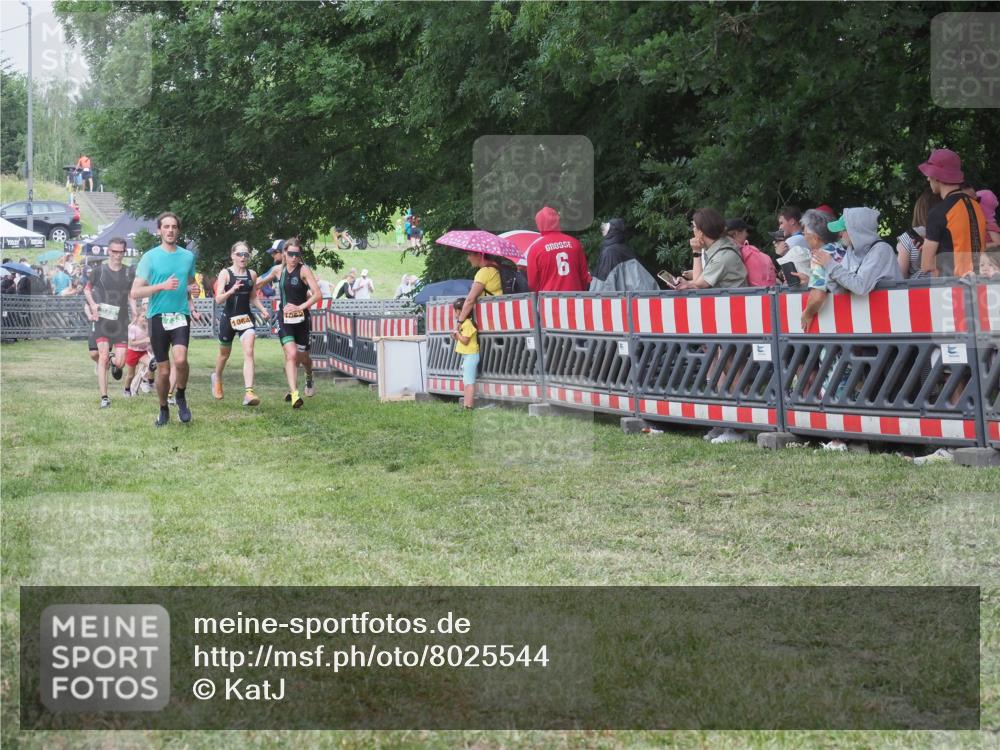21.06.2025 - 27. Vierlanden-Triathlon KatJ http://msf.ph/oto/8025544 15.06.2025 13:28:19 Ziel 113, 733, 751, 828, 1062, 1063, 1064 meine-sportfotos.de