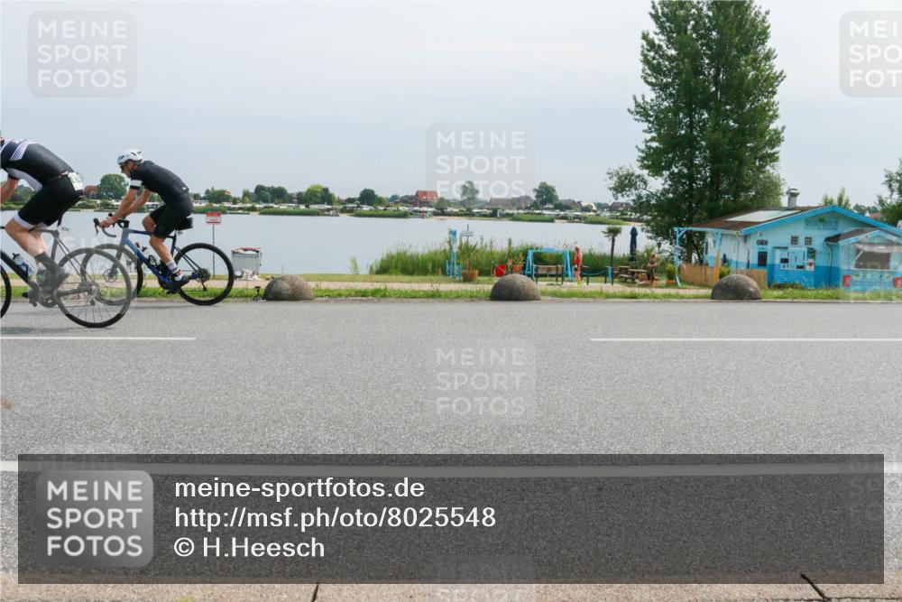 15.06.2025 - 27. Vierlanden-Triathlon H.Heesch http://msf.ph/oto/8025548 15.06.2025 11:16:54 Radfahren 857, 874 meine-sportfotos.de