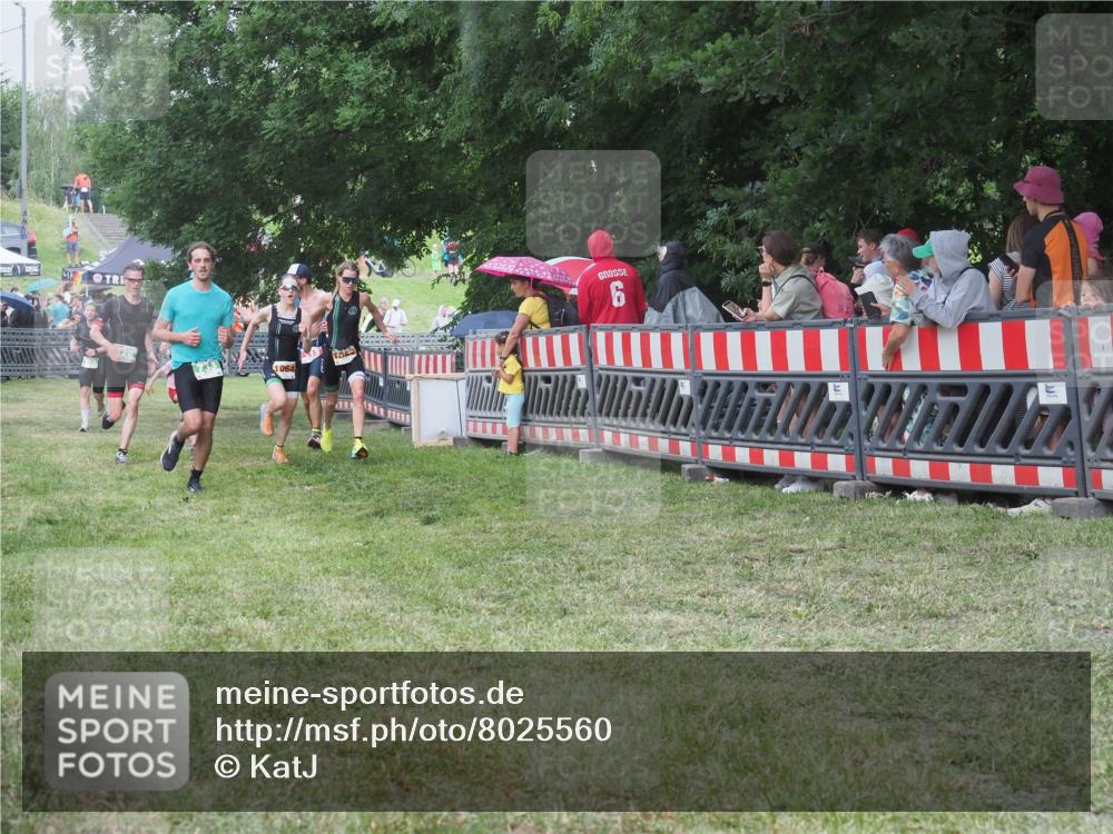 21.06.2025 - 27. Vierlanden-Triathlon KatJ http://msf.ph/oto/8025560 15.06.2025 13:28:19 Ziel 113, 733, 751, 828, 1062, 1063, 1064 meine-sportfotos.de