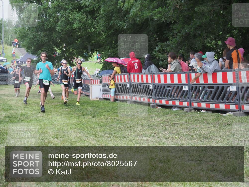 21.06.2025 - 27. Vierlanden-Triathlon KatJ http://msf.ph/oto/8025567 15.06.2025 13:28:19 Ziel 113, 733, 751, 828, 1062, 1063, 1064 meine-sportfotos.de