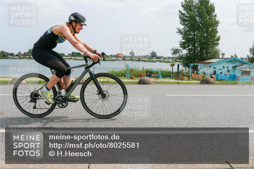 21.06.2025 - 27. Vierlanden-Triathlon H.Heesch http://msf.ph/oto/8025581 15.06.2025 12:07:13 Radfahren 749, 942, 961 meine-sportfotos.de