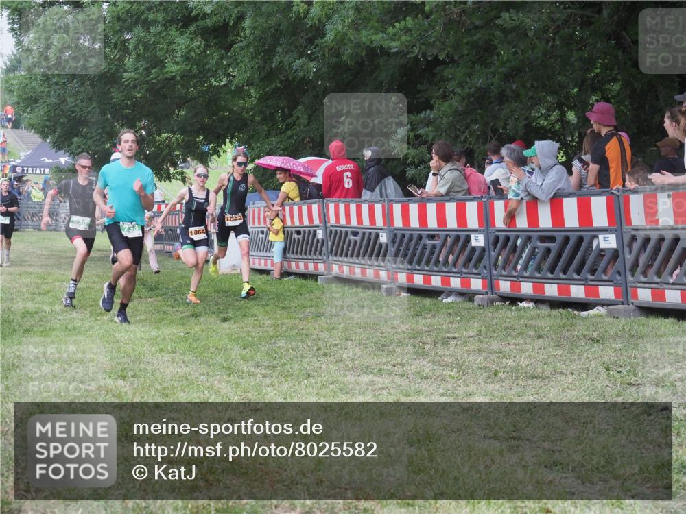 21.06.2025 - 27. Vierlanden-Triathlon KatJ http://msf.ph/oto/8025582 15.06.2025 13:28:19 Ziel 113, 733, 751, 828, 1062, 1063, 1064 meine-sportfotos.de