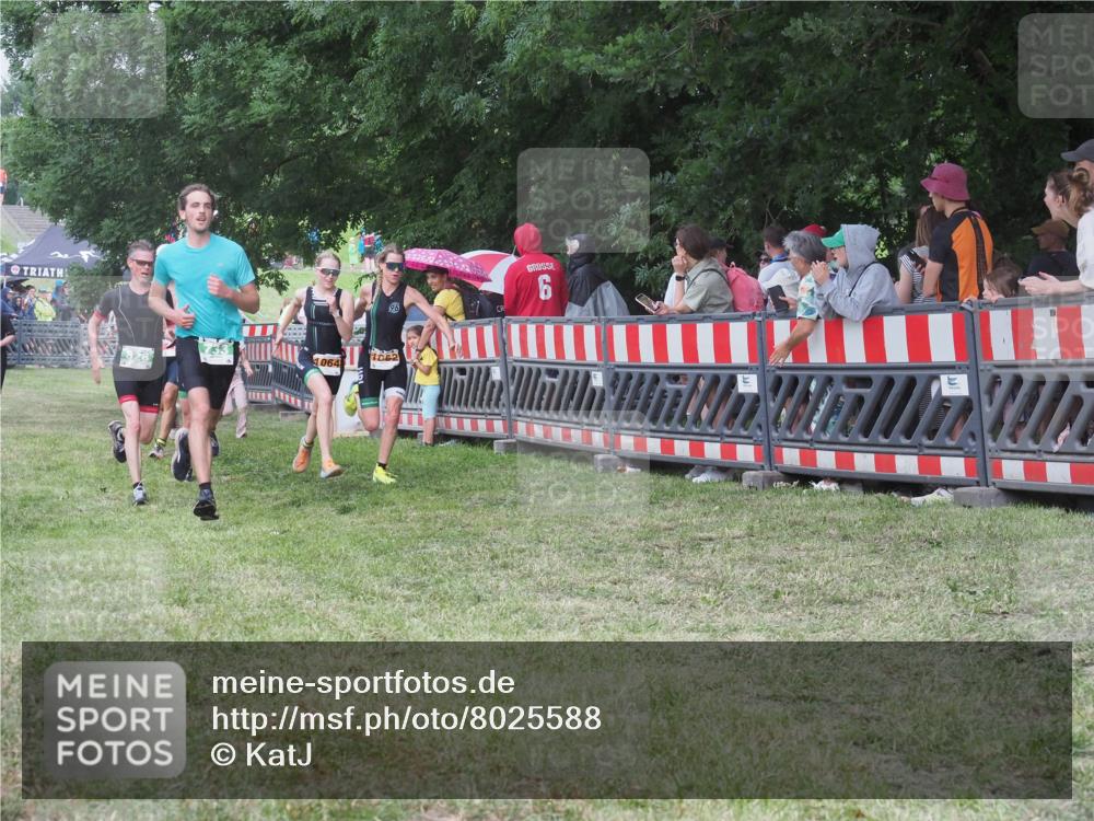 21.06.2025 - 27. Vierlanden-Triathlon KatJ http://msf.ph/oto/8025588 15.06.2025 13:28:20 Ziel 113, 670, 733, 751, 828, 1062, 1063, 1064 meine-sportfotos.de