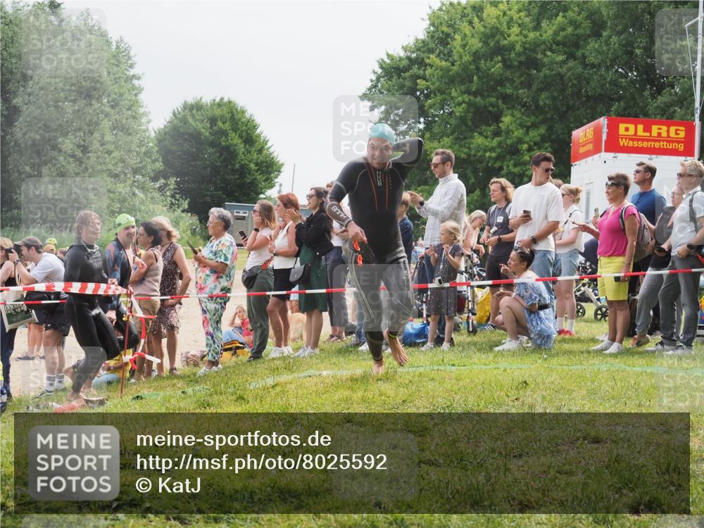 15.06.2025 - 27. Vierlanden-Triathlon KatJ http://msf.ph/oto/8025592 15.06.2025 10:58:41 Schwimmen 636, 667, 684, 732, 747 meine-sportfotos.de