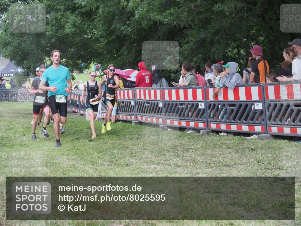 21.06.2025 - 27. Vierlanden-Triathlon KatJ http://msf.ph/oto/8025595 15.06.2025 13:28:20 Ziel 113, 670, 733, 751, 828, 1062, 1063, 1064 meine-sportfotos.de