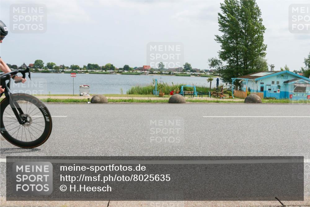 21.06.2025 - 27. Vierlanden-Triathlon H.Heesch http://msf.ph/oto/8025635 15.06.2025 12:07:23 Radfahren 662, 867, 869 meine-sportfotos.de