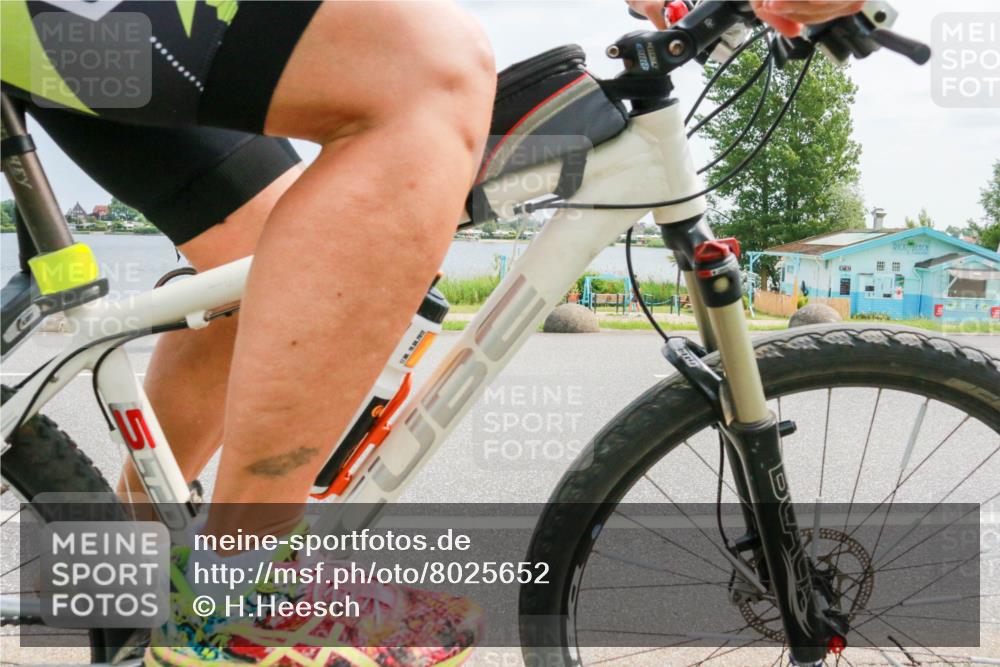 21.06.2025 - 27. Vierlanden-Triathlon H.Heesch http://msf.ph/oto/8025652 15.06.2025 12:07:25 Radfahren 228, 662, 869, 909, 1000, 1001, 1002, 1003 meine-sportfotos.de