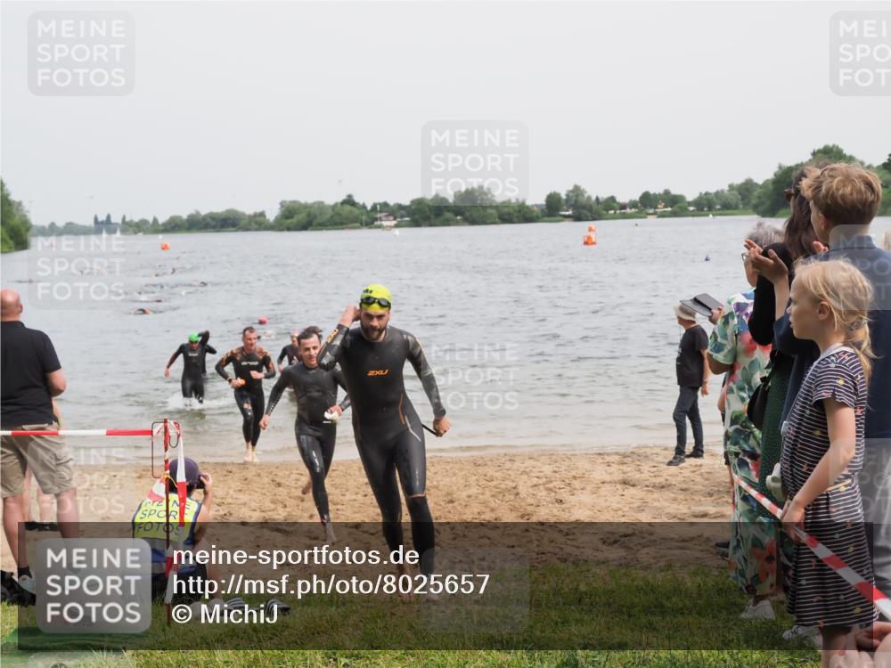 21.06.2025 - 27. Vierlanden-Triathlon MichiJ http://msf.ph/oto/8025657 15.06.2026 10:56:52 Schwimmen 642, 651, 688, 691, 711, 718, 755 meine-sportfotos.de