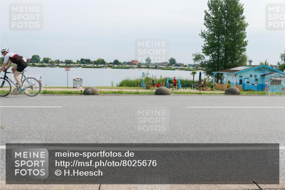 15.06.2025 - 27. Vierlanden-Triathlon H.Heesch http://msf.ph/oto/8025676 15.06.2025 11:17:22 Radfahren 672, 782, 847 meine-sportfotos.de