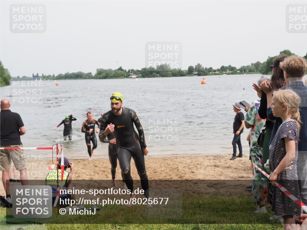21.06.2025 - 27. Vierlanden-Triathlon MichiJ http://msf.ph/oto/8025677 15.06.2026 10:56:52 Schwimmen 642, 651, 688, 691, 711, 718, 755 meine-sportfotos.de