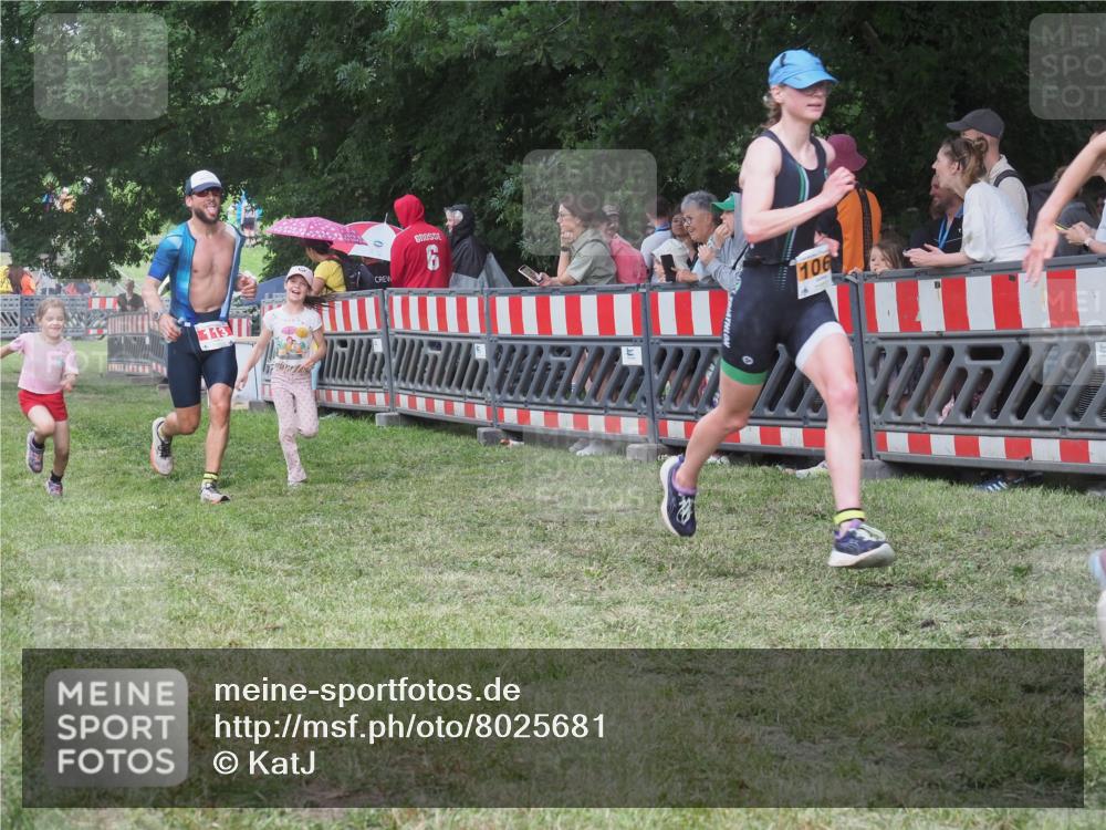 21.06.2025 - 27. Vierlanden-Triathlon KatJ http://msf.ph/oto/8025681 15.06.2025 13:28:22 Ziel 113, 670, 733, 751, 1062, 1063, 1064 meine-sportfotos.de