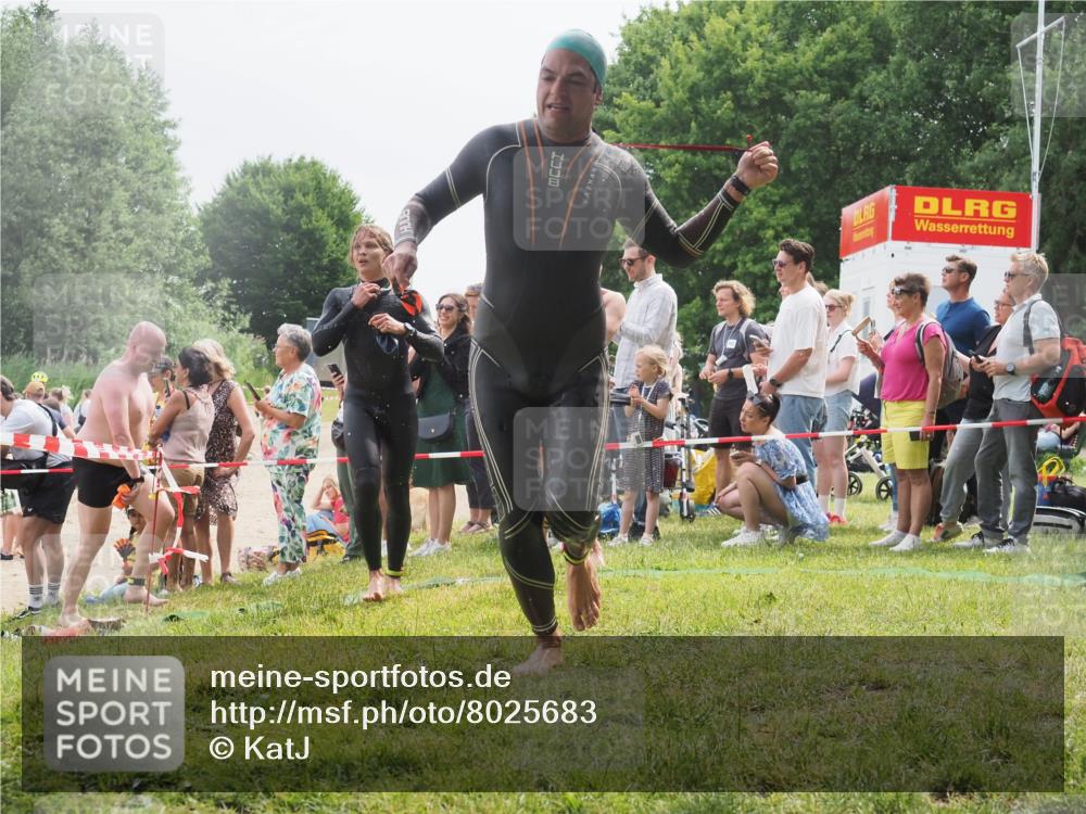 15.06.2025 - 27. Vierlanden-Triathlon KatJ http://msf.ph/oto/8025683 15.06.2025 10:58:42 Schwimmen 636, 667, 684, 732, 747 meine-sportfotos.de