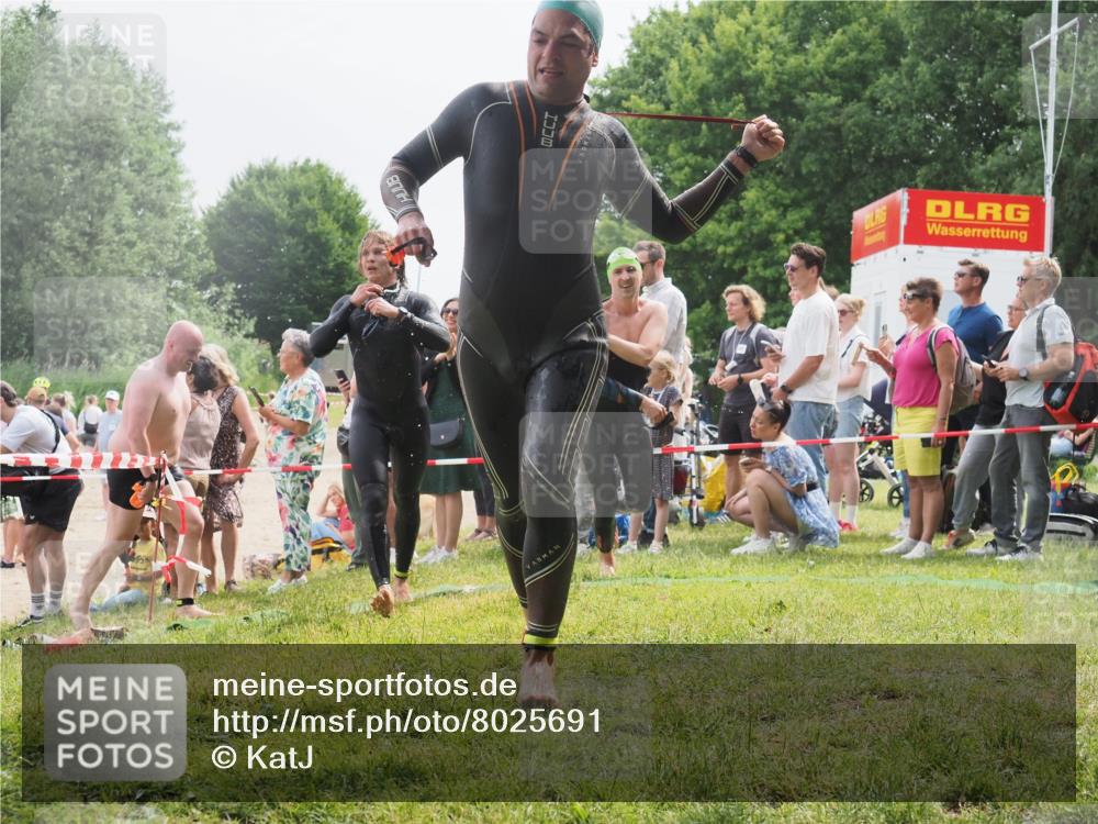 15.06.2025 - 27. Vierlanden-Triathlon KatJ http://msf.ph/oto/8025691 15.06.2025 10:58:42 Schwimmen 636, 667, 684, 732, 747 meine-sportfotos.de