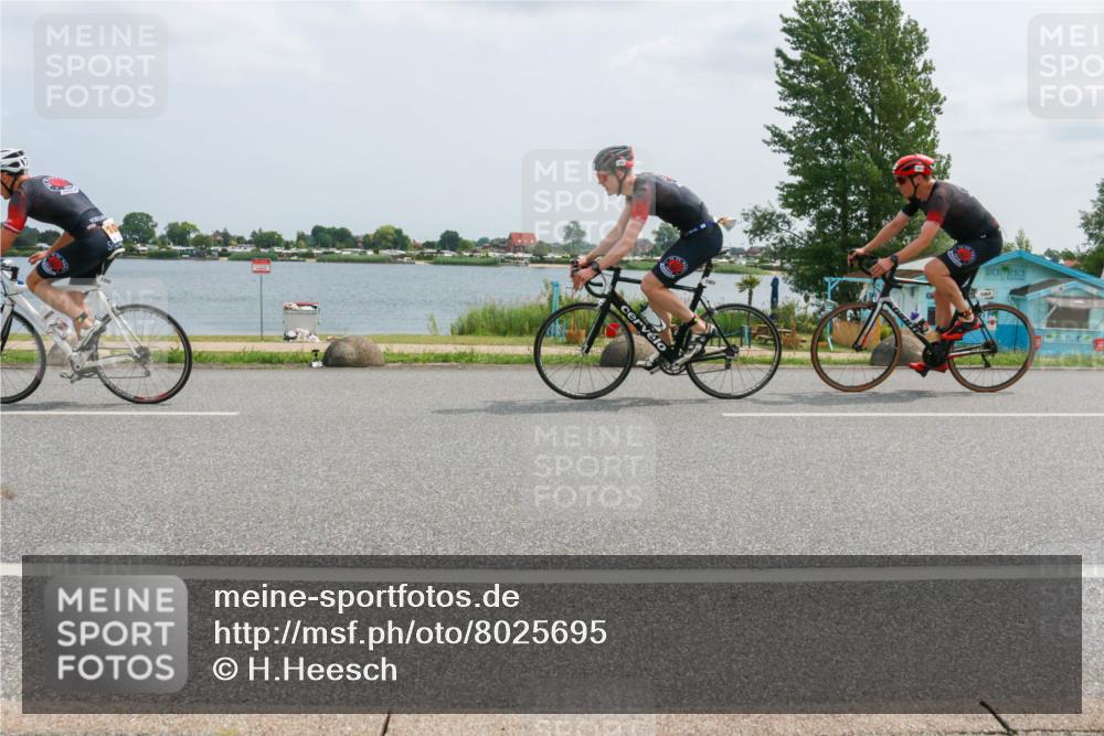 21.06.2025 - 27. Vierlanden-Triathlon H.Heesch http://msf.ph/oto/8025695 15.06.2025 12:07:26 Radfahren 228, 662, 909, 1000, 1001, 1002, 1003 meine-sportfotos.de