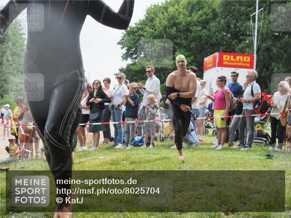 15.06.2025 - 27. Vierlanden-Triathlon KatJ http://msf.ph/oto/8025704 15.06.2025 10:58:43 Schwimmen 636, 667, 684, 732, 743, 747 meine-sportfotos.de