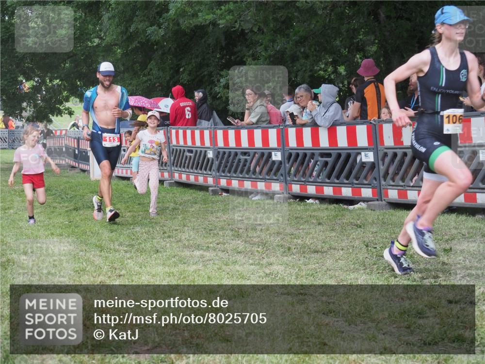 21.06.2025 - 27. Vierlanden-Triathlon KatJ http://msf.ph/oto/8025705 15.06.2025 13:28:22 Ziel 113, 670, 733, 751, 1062, 1063, 1064 meine-sportfotos.de