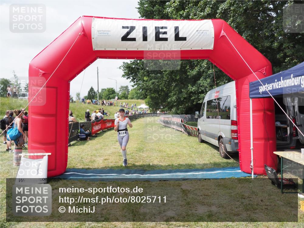 21.06.2025 - 27. Vierlanden-Triathlon MichiJ http://msf.ph/oto/8025711 15.06.2026 11:56:25 Ziel 553 meine-sportfotos.de