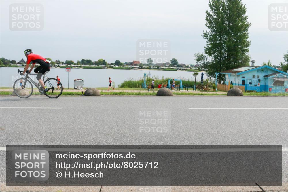 15.06.2025 - 27. Vierlanden-Triathlon H.Heesch http://msf.ph/oto/8025712 15.06.2025 11:17:27 Radfahren 213, 672, 782, 824, 847 meine-sportfotos.de