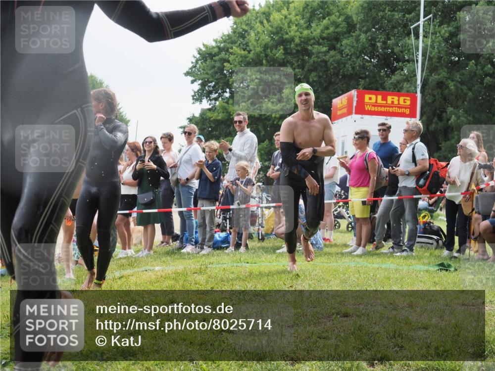 15.06.2025 - 27. Vierlanden-Triathlon KatJ http://msf.ph/oto/8025714 15.06.2025 10:58:43 Schwimmen 636, 667, 684, 732, 743, 747 meine-sportfotos.de
