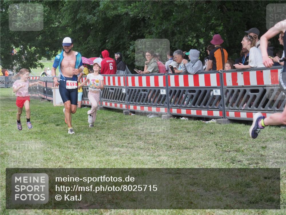 21.06.2025 - 27. Vierlanden-Triathlon KatJ http://msf.ph/oto/8025715 15.06.2025 13:28:22 Ziel 113, 670, 733, 751, 1062, 1063, 1064 meine-sportfotos.de