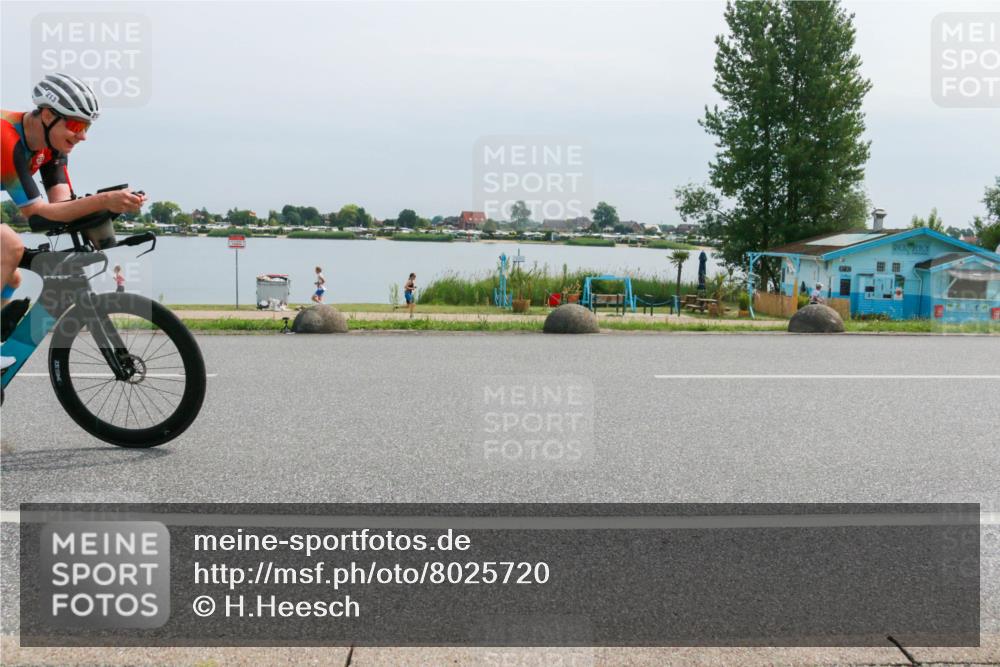 15.06.2025 - 27. Vierlanden-Triathlon H.Heesch http://msf.ph/oto/8025720 15.06.2025 11:17:30 Radfahren 213, 824 meine-sportfotos.de