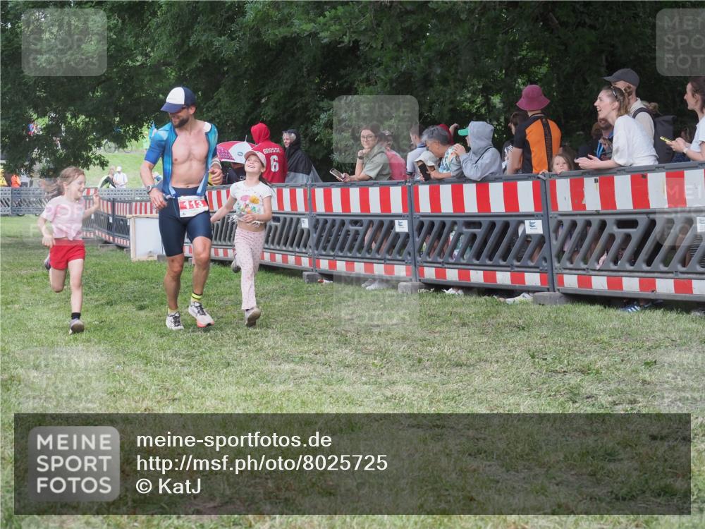 21.06.2025 - 27. Vierlanden-Triathlon KatJ http://msf.ph/oto/8025725 15.06.2025 13:28:22 Ziel 113, 670, 733, 751, 1062, 1063, 1064 meine-sportfotos.de