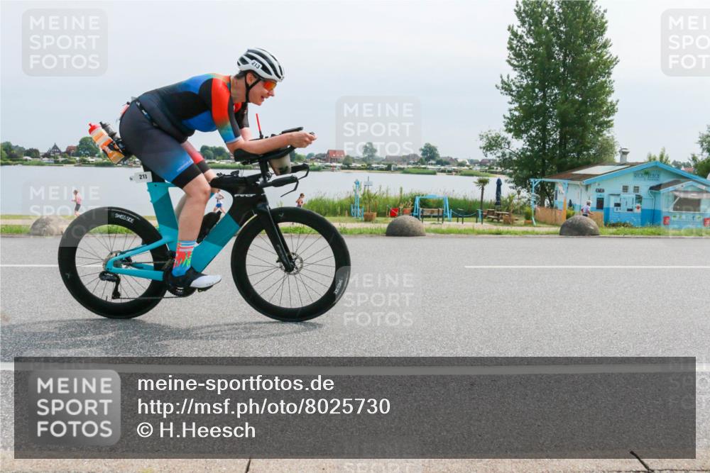 15.06.2025 - 27. Vierlanden-Triathlon H.Heesch http://msf.ph/oto/8025730 15.06.2025 11:17:30 Radfahren 213, 824 meine-sportfotos.de