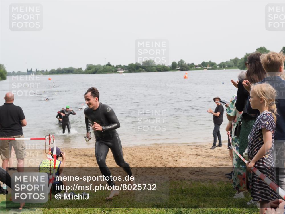21.06.2025 - 27. Vierlanden-Triathlon MichiJ http://msf.ph/oto/8025732 15.06.2026 10:56:53 Schwimmen 642, 651, 654, 688, 691, 711, 718, 755 meine-sportfotos.de