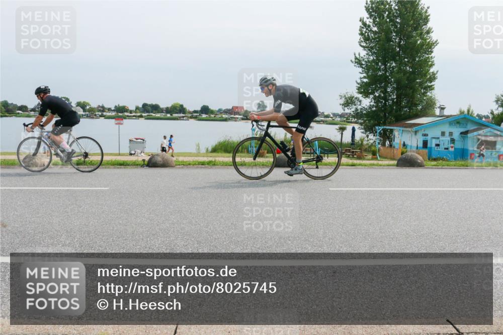 15.06.2025 - 27. Vierlanden-Triathlon H.Heesch http://msf.ph/oto/8025745 15.06.2025 11:17:48 Radfahren 7, 148, 153, 720, 947 meine-sportfotos.de