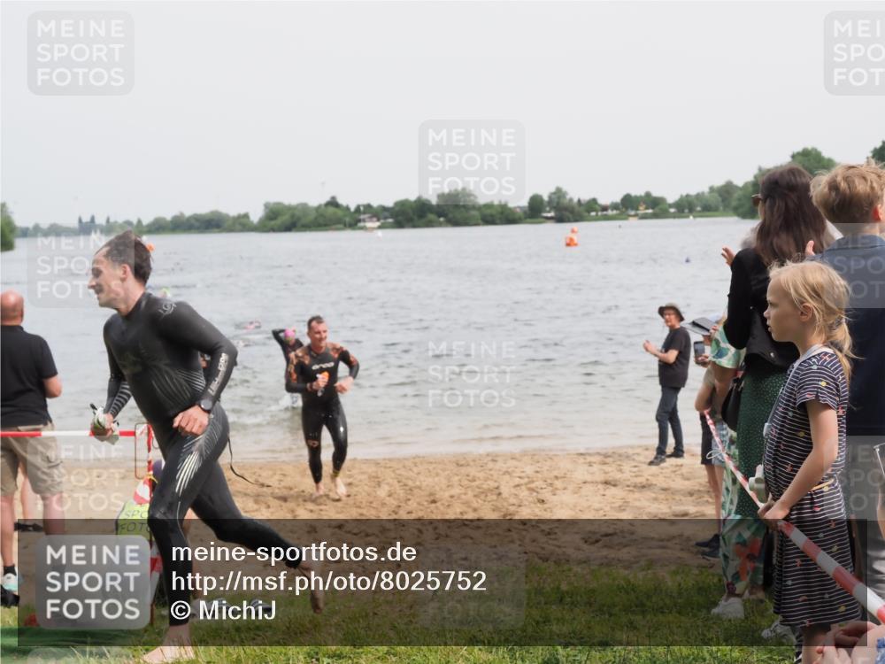 21.06.2025 - 27. Vierlanden-Triathlon MichiJ http://msf.ph/oto/8025752 15.06.2026 10:56:54 Schwimmen 642, 651, 654, 688, 691, 711, 718, 755 meine-sportfotos.de