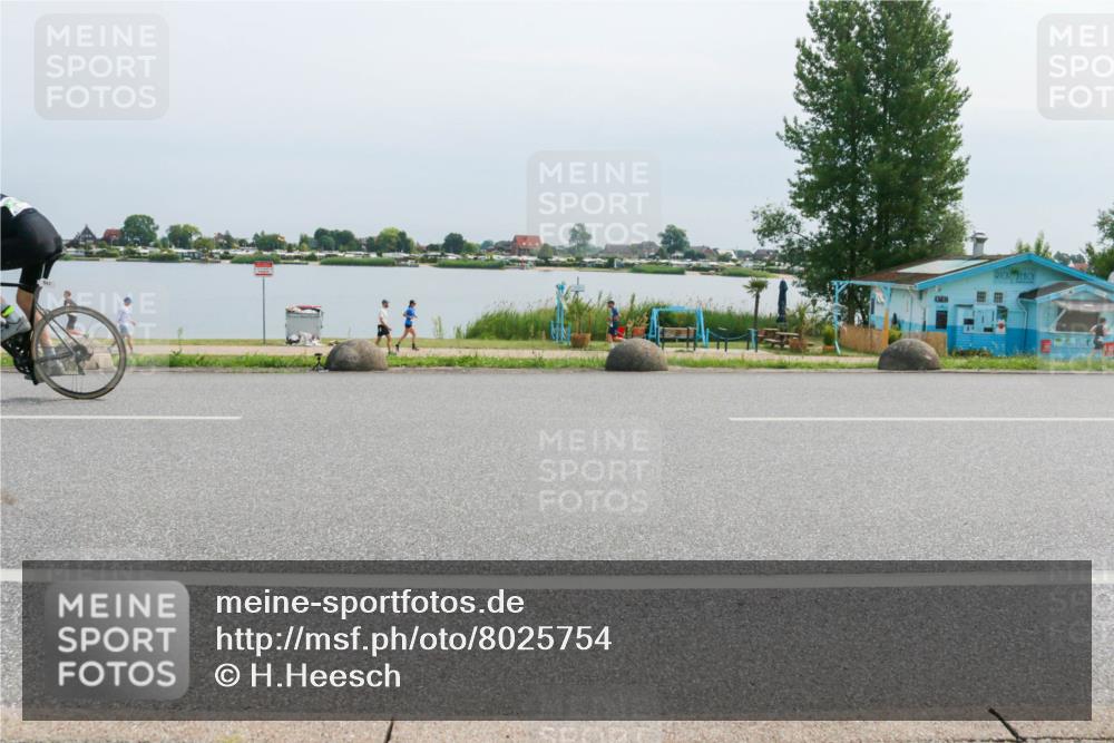 15.06.2025 - 27. Vierlanden-Triathlon H.Heesch http://msf.ph/oto/8025754 15.06.2025 11:17:48 Radfahren 7, 148, 153, 720, 947 meine-sportfotos.de