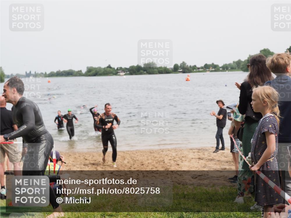 21.06.2025 - 27. Vierlanden-Triathlon MichiJ http://msf.ph/oto/8025758 15.06.2026 10:56:54 Schwimmen 642, 651, 654, 688, 691, 711, 718, 755 meine-sportfotos.de