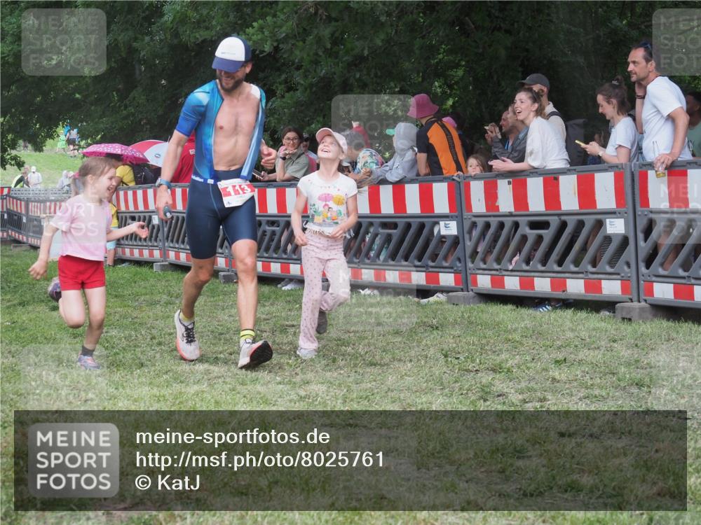 21.06.2025 - 27. Vierlanden-Triathlon KatJ http://msf.ph/oto/8025761 15.06.2025 13:28:23 Ziel 113, 670, 751 meine-sportfotos.de