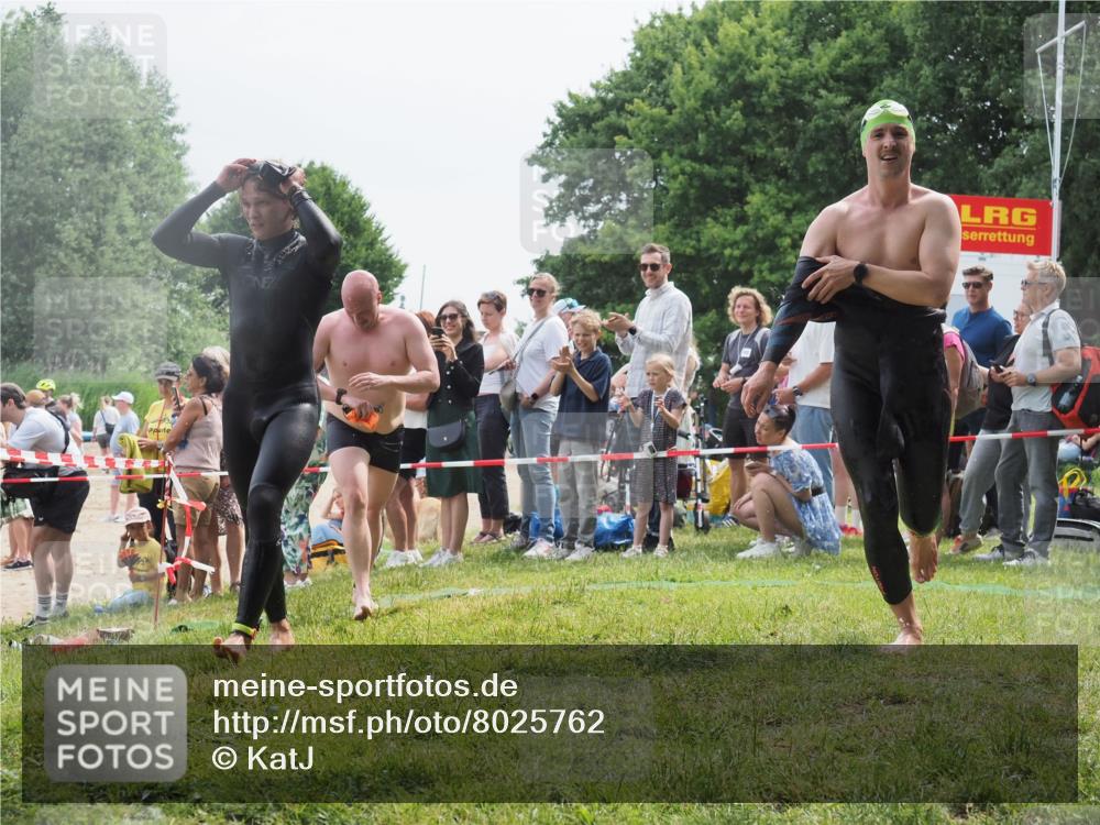 15.06.2025 - 27. Vierlanden-Triathlon KatJ http://msf.ph/oto/8025762 15.06.2025 10:58:44 Schwimmen 636, 667, 684, 732, 743, 747 meine-sportfotos.de