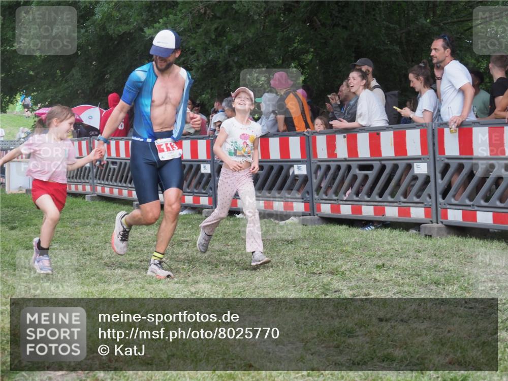 21.06.2025 - 27. Vierlanden-Triathlon KatJ http://msf.ph/oto/8025770 15.06.2025 13:28:23 Ziel 113, 670, 751 meine-sportfotos.de