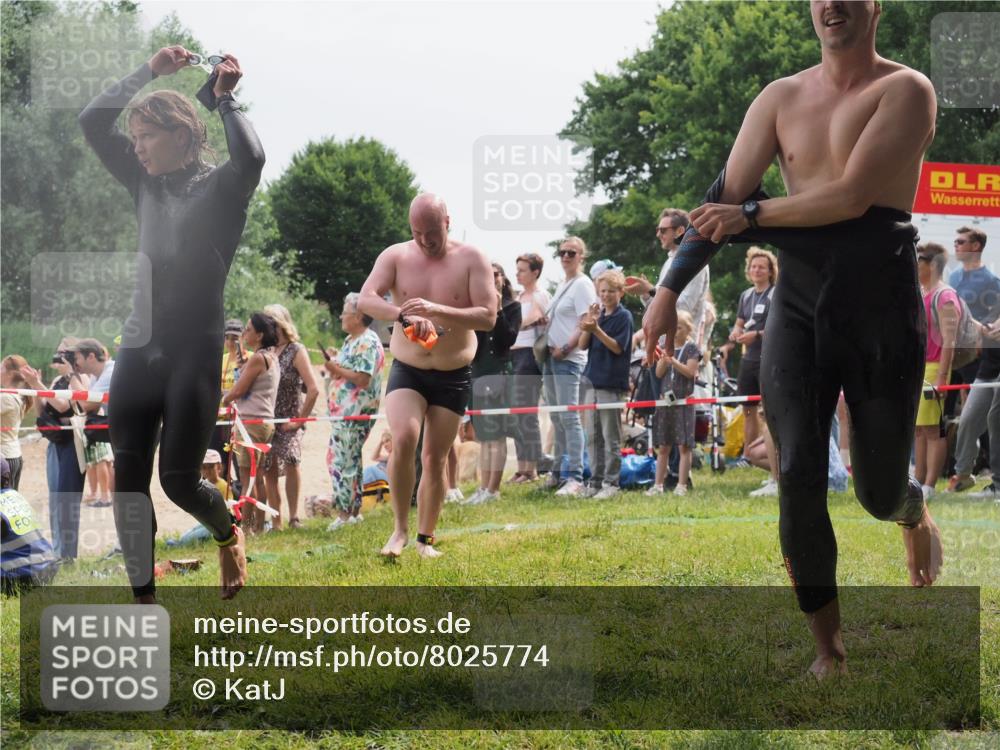 15.06.2025 - 27. Vierlanden-Triathlon KatJ http://msf.ph/oto/8025774 15.06.2025 10:58:44 Schwimmen 636, 667, 684, 732, 743, 747 meine-sportfotos.de