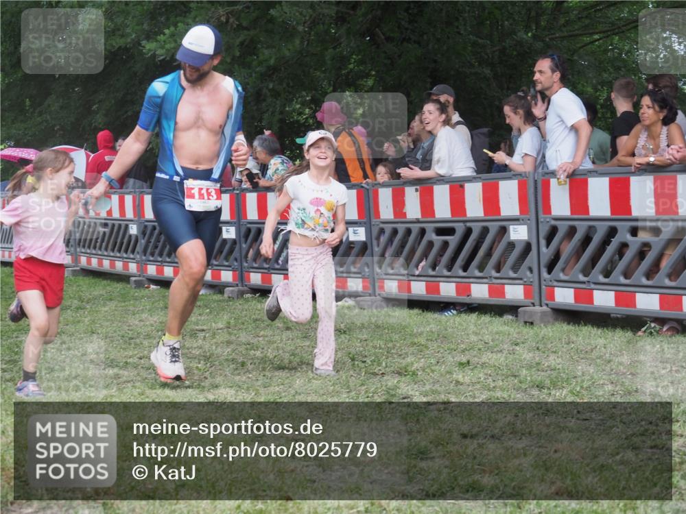 21.06.2025 - 27. Vierlanden-Triathlon KatJ http://msf.ph/oto/8025779 15.06.2025 13:28:23 Ziel 113, 670, 751 meine-sportfotos.de