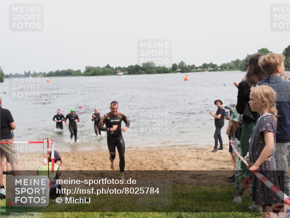 21.06.2025 - 27. Vierlanden-Triathlon MichiJ http://msf.ph/oto/8025784 15.06.2026 10:56:54 Schwimmen 642, 651, 654, 688, 691, 711, 718, 755 meine-sportfotos.de