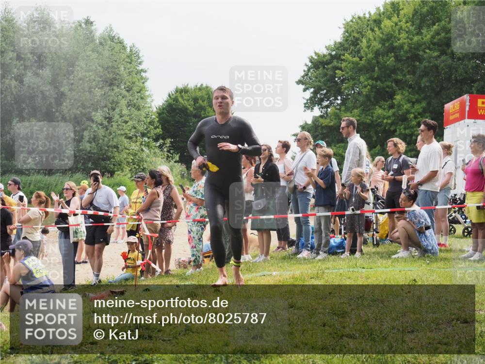 15.06.2025 - 27. Vierlanden-Triathlon KatJ http://msf.ph/oto/8025787 15.06.2025 10:58:49 Schwimmen 636, 667, 684, 743, 747 meine-sportfotos.de