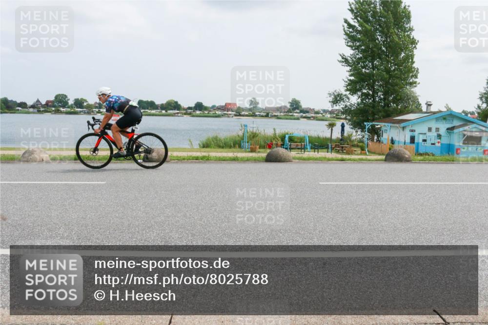 21.06.2025 - 27. Vierlanden-Triathlon H.Heesch http://msf.ph/oto/8025788 15.06.2025 12:07:53 Radfahren 218, 881, 908, 980 meine-sportfotos.de
