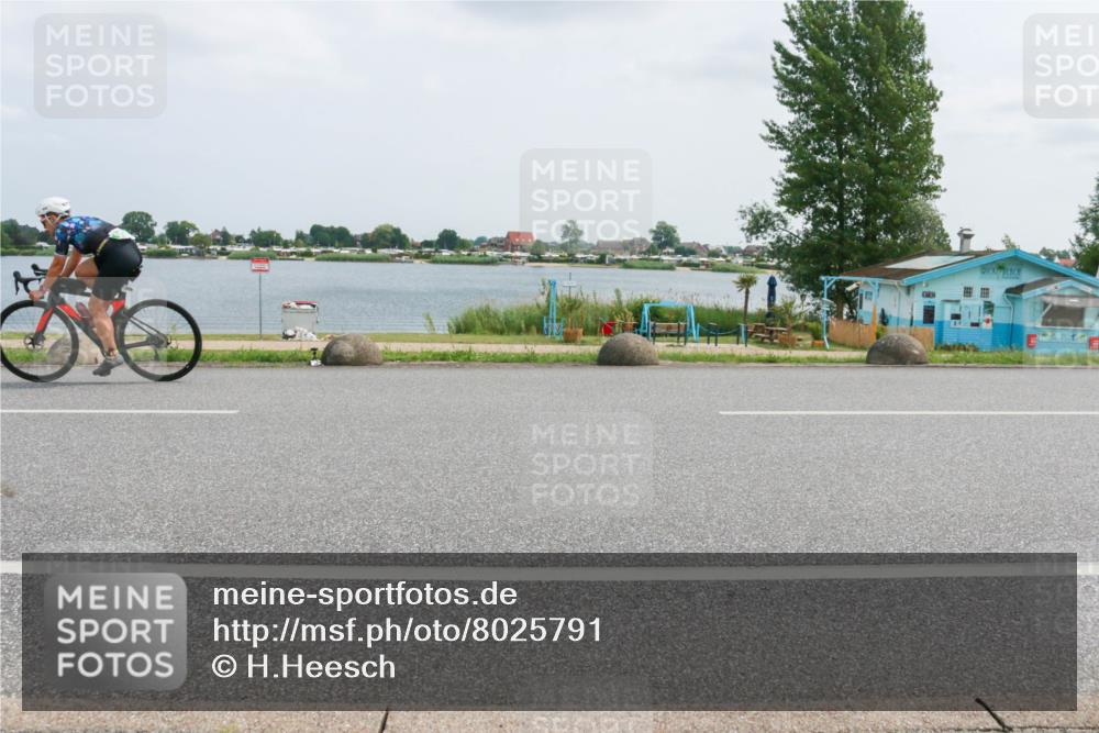 21.06.2025 - 27. Vierlanden-Triathlon H.Heesch http://msf.ph/oto/8025791 15.06.2025 12:07:53 Radfahren 218, 881, 908, 980 meine-sportfotos.de