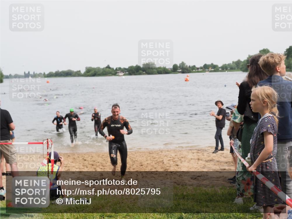 21.06.2025 - 27. Vierlanden-Triathlon MichiJ http://msf.ph/oto/8025795 15.06.2026 10:56:54 Schwimmen 642, 651, 654, 688, 691, 711, 718, 755 meine-sportfotos.de